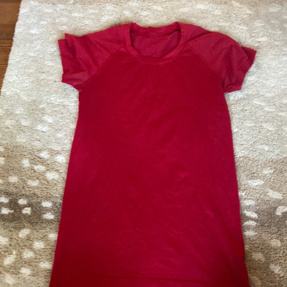 LULULEMON SWIFTLY TEC DARK RED SIZE 6